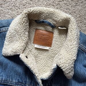 Levi’s Original Sherpa Trucker Denim Jacket, Medium Wash, Size Medium